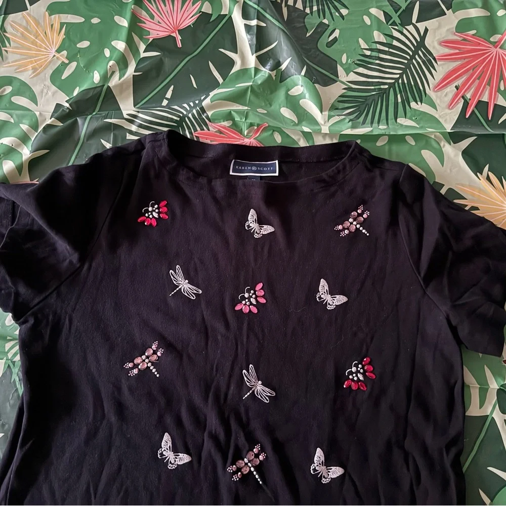 Karen Scott Embellished Jewels Dragonfly Butterfly Black Top 1X - Picture 3 of 4